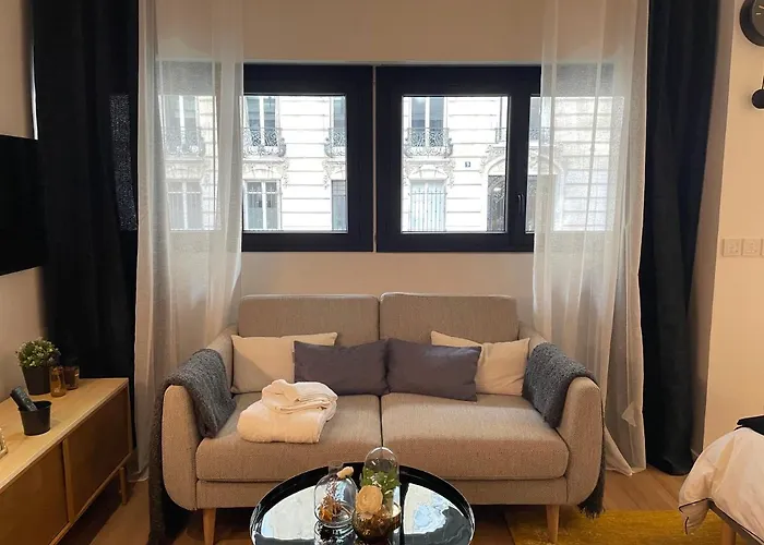 Cosy 16 Victor Hugo * פריז